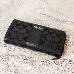 Authentic Coach Accordian Wallet